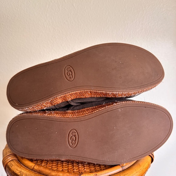 UGG moccasin boot - Picture 4 of 5